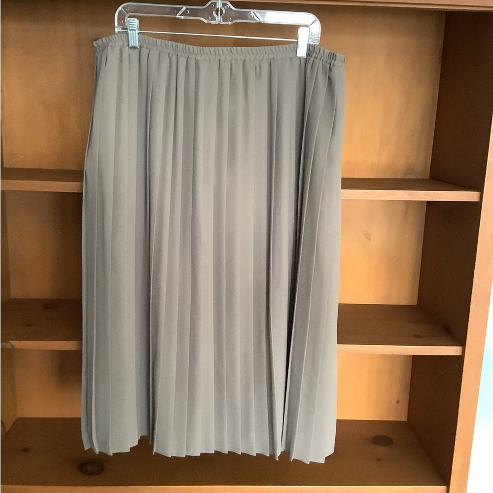 Vintage 90s Taupe Pleated Midi Plus Size Skirt Made in Canada Size 16W - Picture 5 of 11